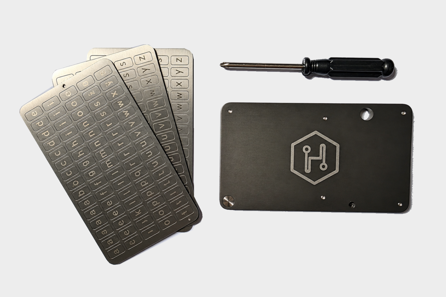 4-Digit Recovery Plate mit Metallbuchstaben und Schraubendreher